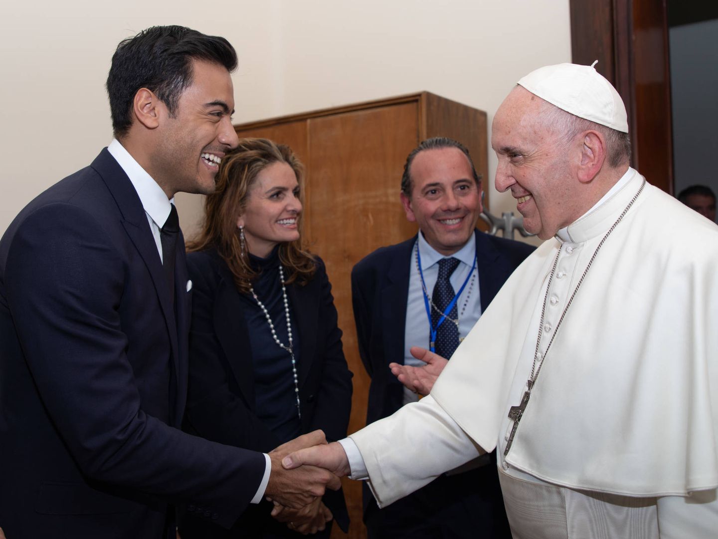  El Papa con Carlos Rivera.