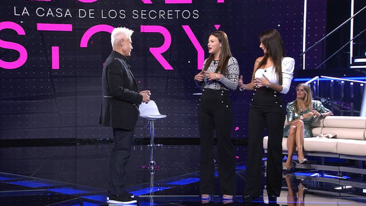 Marta Peñate y Fani Carbajo, en el plató de 'Secret Story'. (Mediaset)
