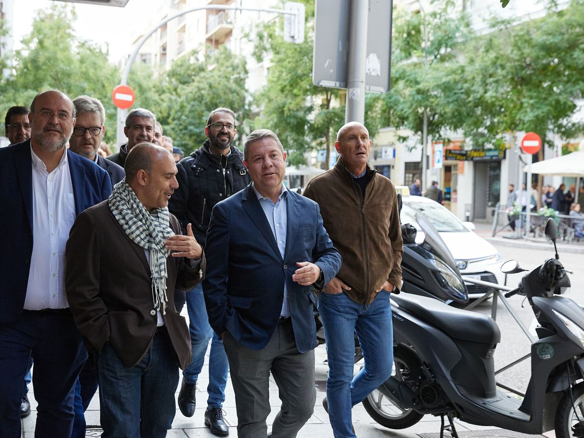 Foto: Emiliano García-Page, a su llegada al comité federal del 28 de octubre. (Europa Press/Jesús Hellín)