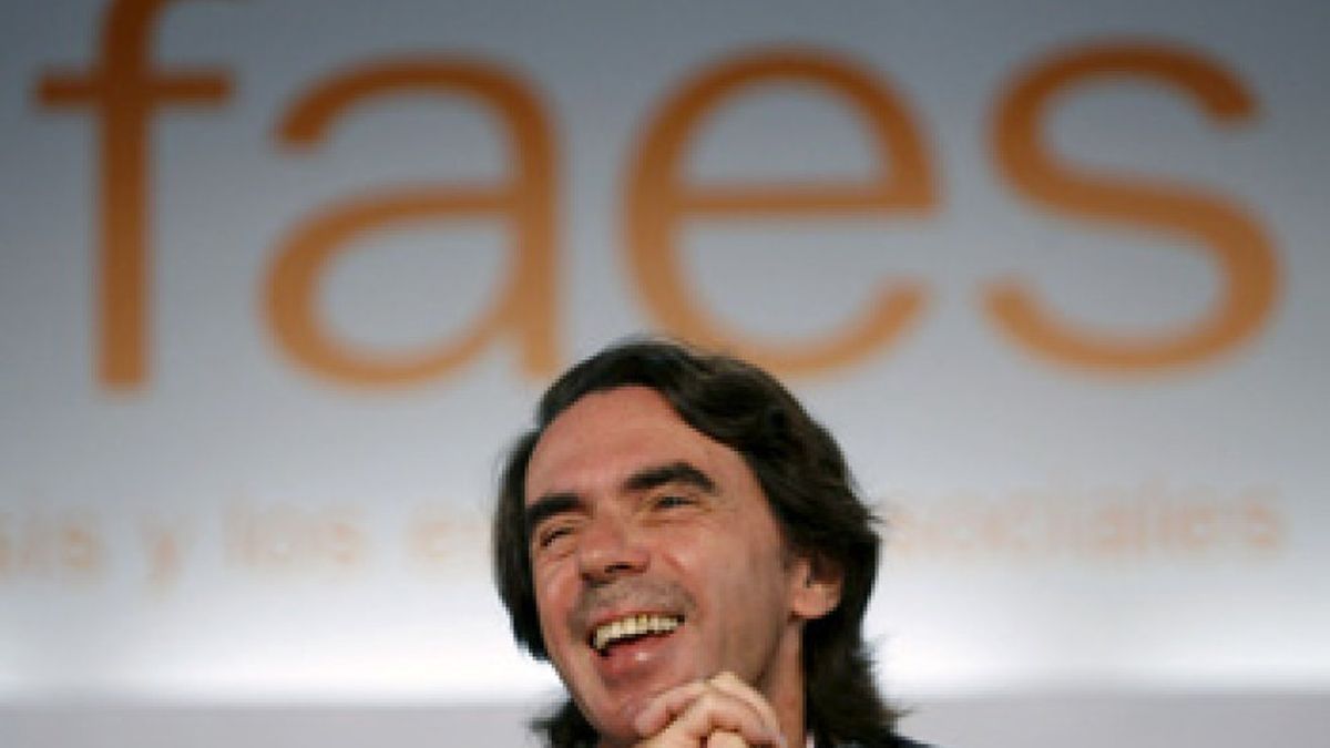 Aznar ofrece a Rajoy “aprecio, respeto y sinceridad intelectual” desde FAES