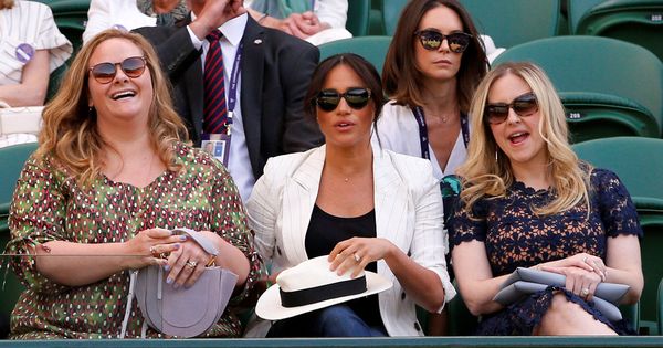 Foto: Meghan Markle, junto a sus amigas en Wimbledon. (Reuters)