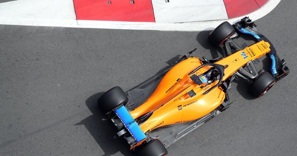 Foto: El McLaren de Fernando Alonso en el GP de Azerbayán. (EFE)