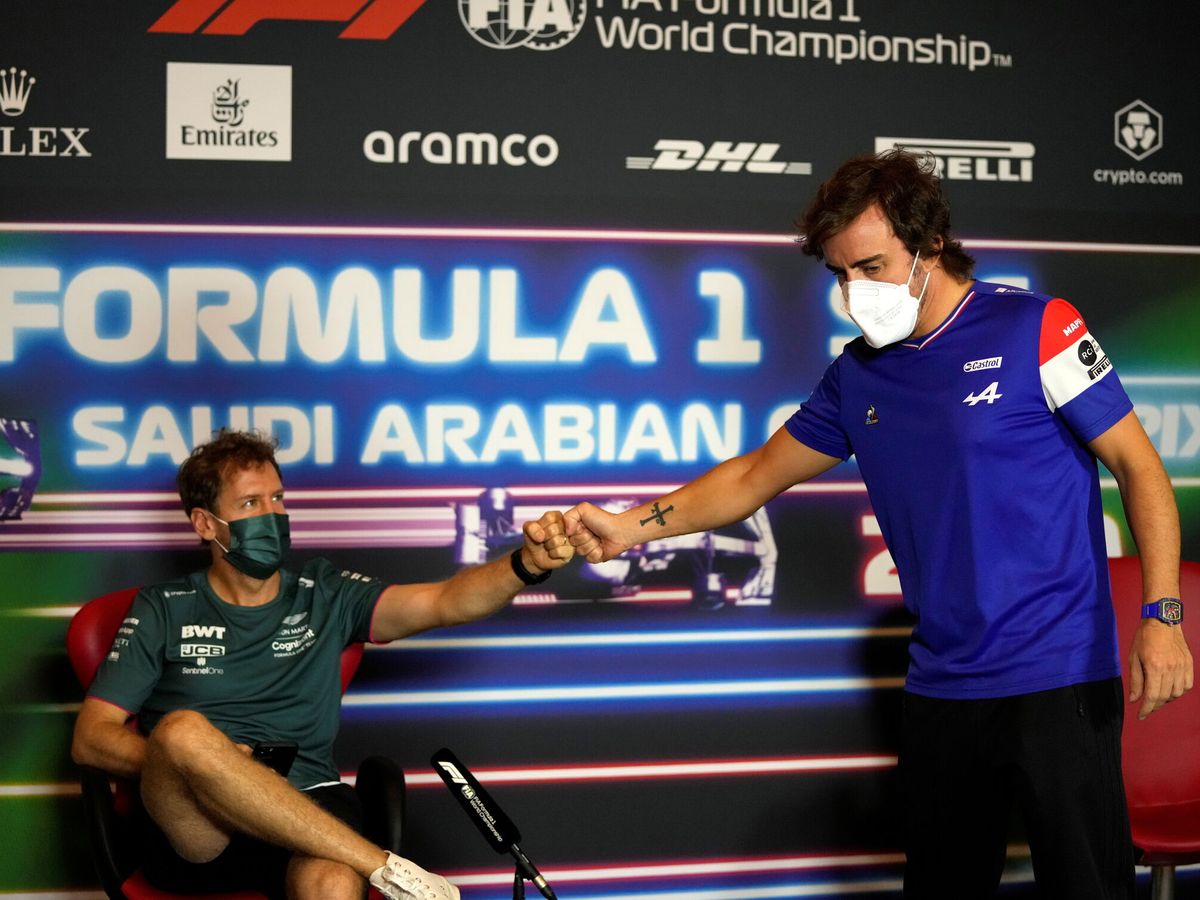 Foto: Vettel y Alonso, en Gran Premio de Arabia Saudí de 2021 (Hassan Ammar Pool via REUTERS)