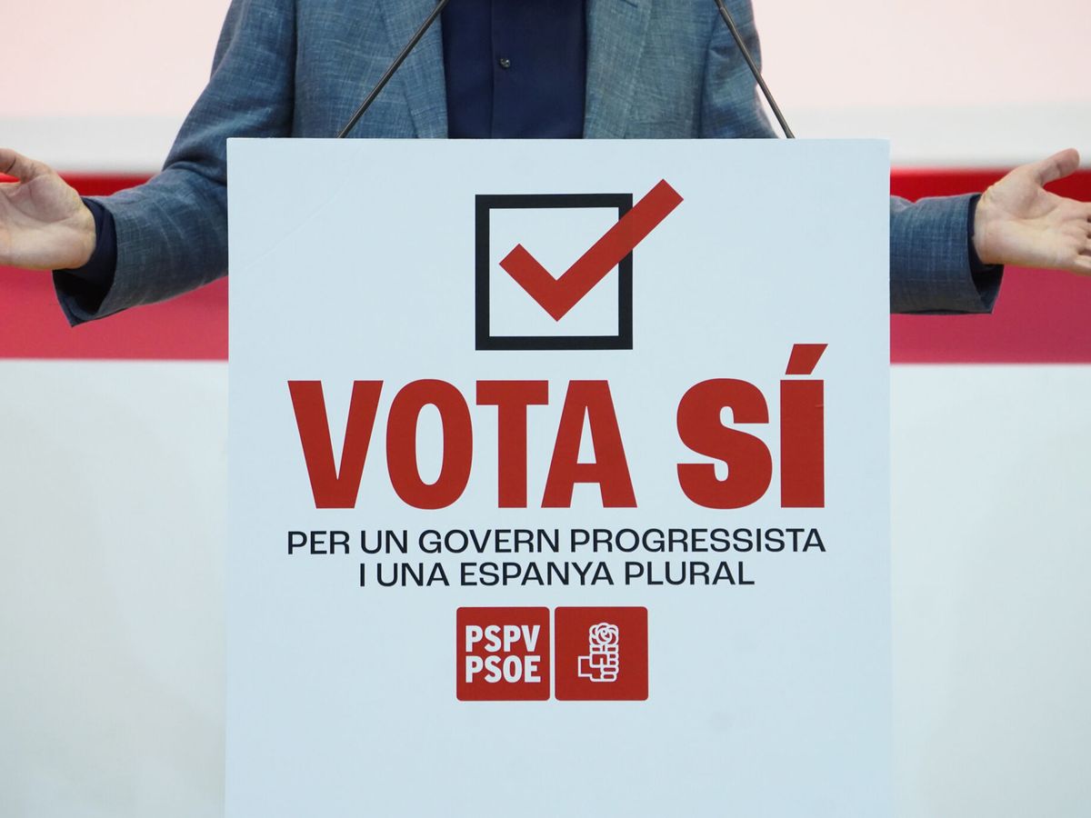 Foto: Lema de la consulta del PSOE a la militancia sobre el acuerdo con Sumar y otras fuerzas políticas. (Europa Press/Eduardo Manzana)