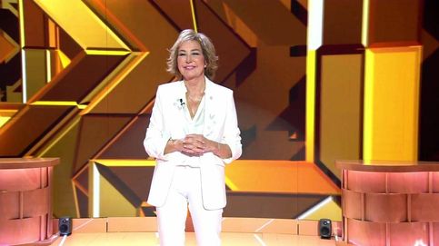 El simbólico look de Ana Rosa para el estreno de 'TardeAR': traje blanco y deportivas