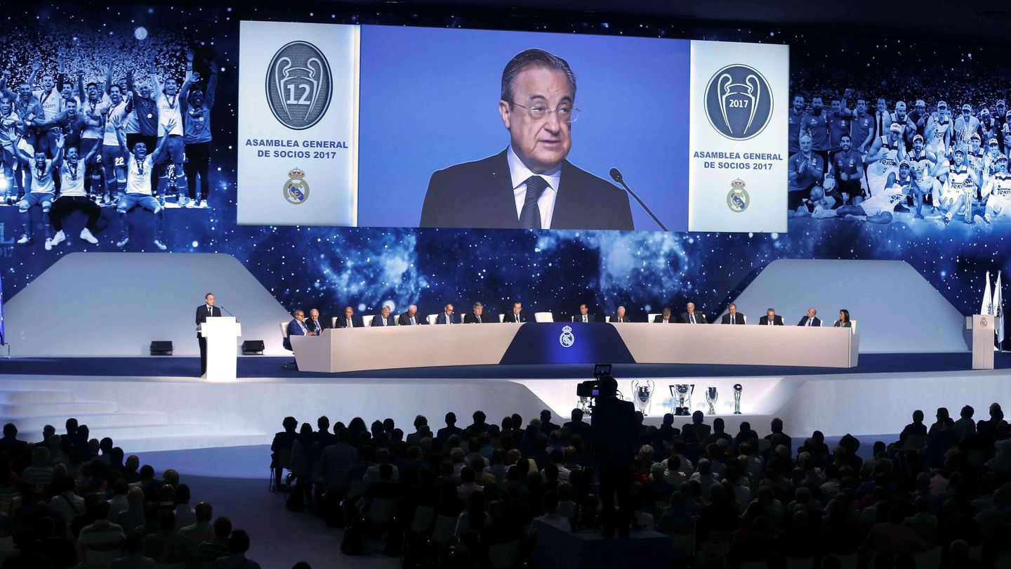Florentino Pérez, durante su intervención en la Asamblea de Socios del Real Madrid del año pasado. (EFE)
