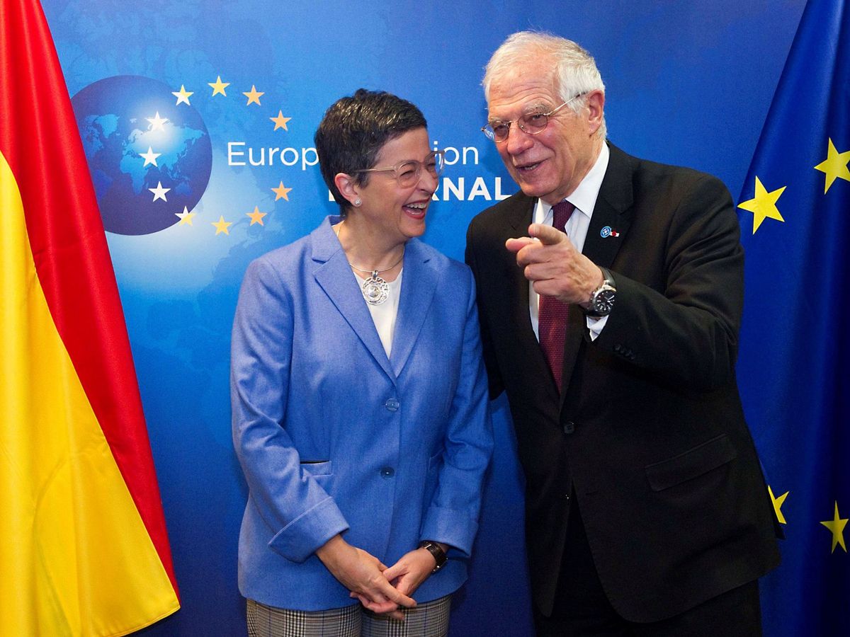 Foto: Borrell recibe a la nueva ministra de exteriores, Arancha González Laya, en Bruselas. (EFE)
