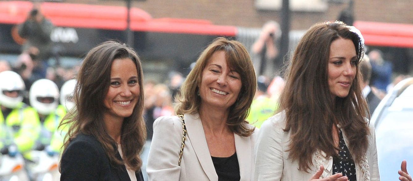 Foto: Carole Middleton junto a sus dos hijas: Kate y Pippa (Gtres)