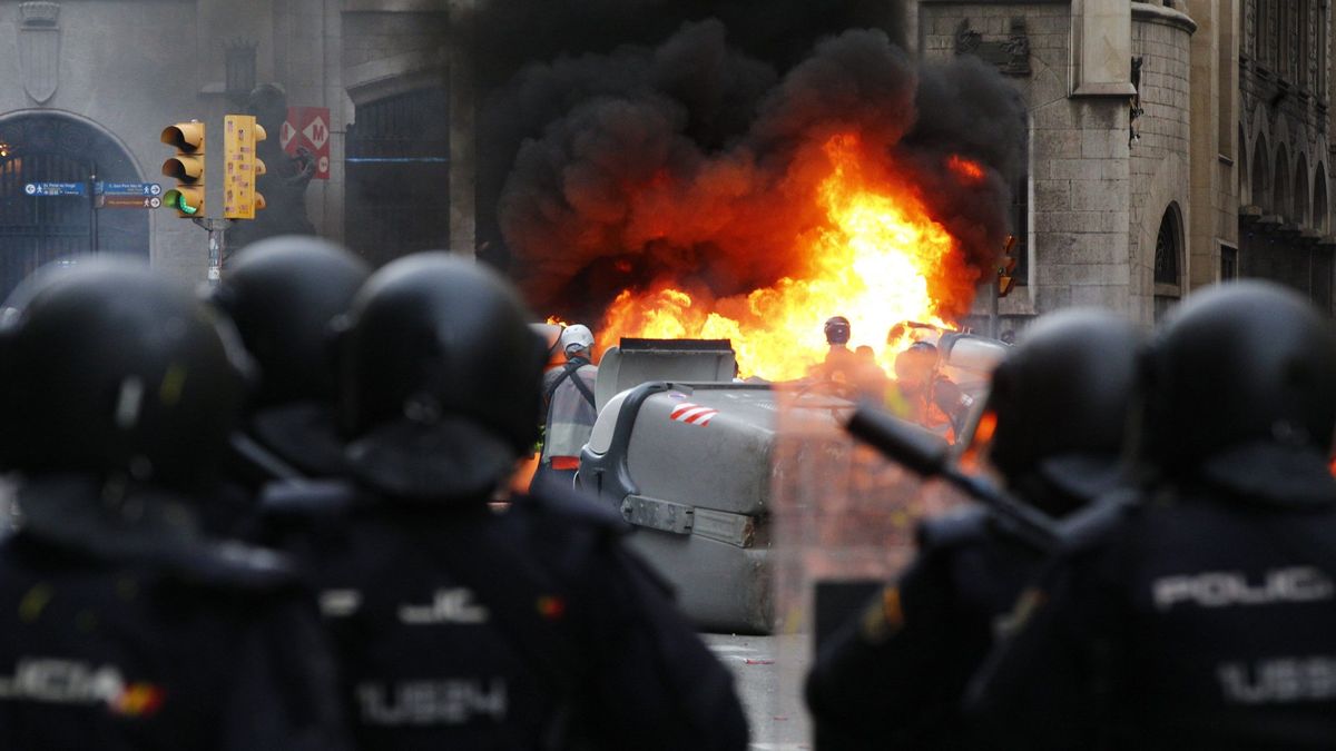 El diálogo de Sánchez con ERC apaga el fuego catalán: Interior retira a los antidisturbios