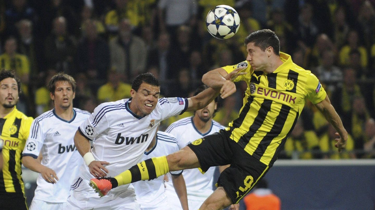 Lewandowski dominó a Pepe. (EFE/Jonas Guettler)