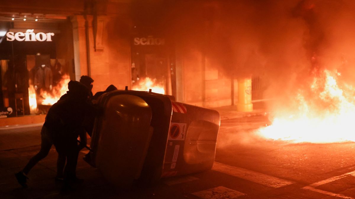 Noche de disturbios en Cataluña: 30 heridos y 15 detenidos en las protestas por Hasél