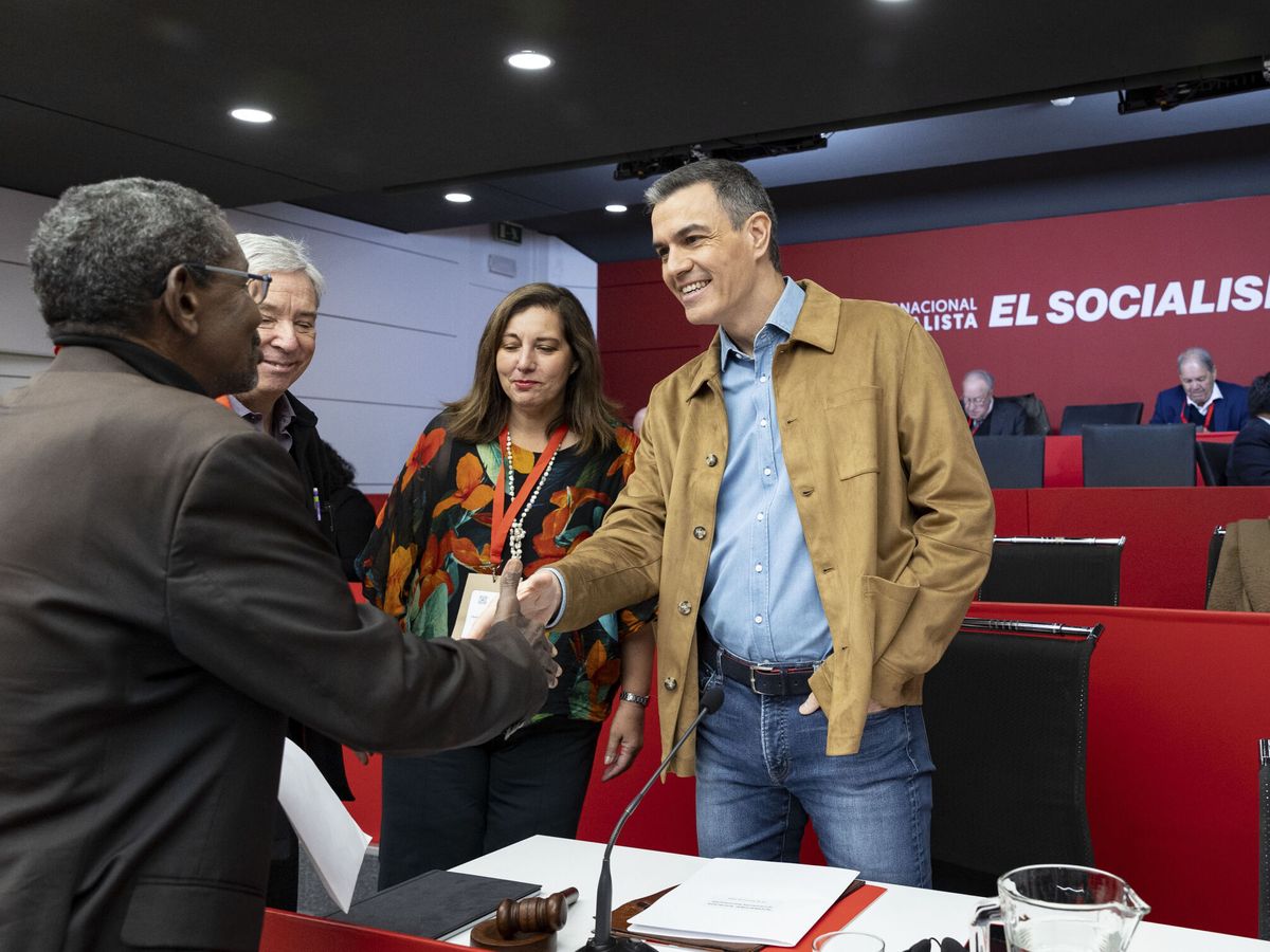 Foto: Pedro Sánchez saluda a los asistentes a la Internacional Socialista. (EFE)