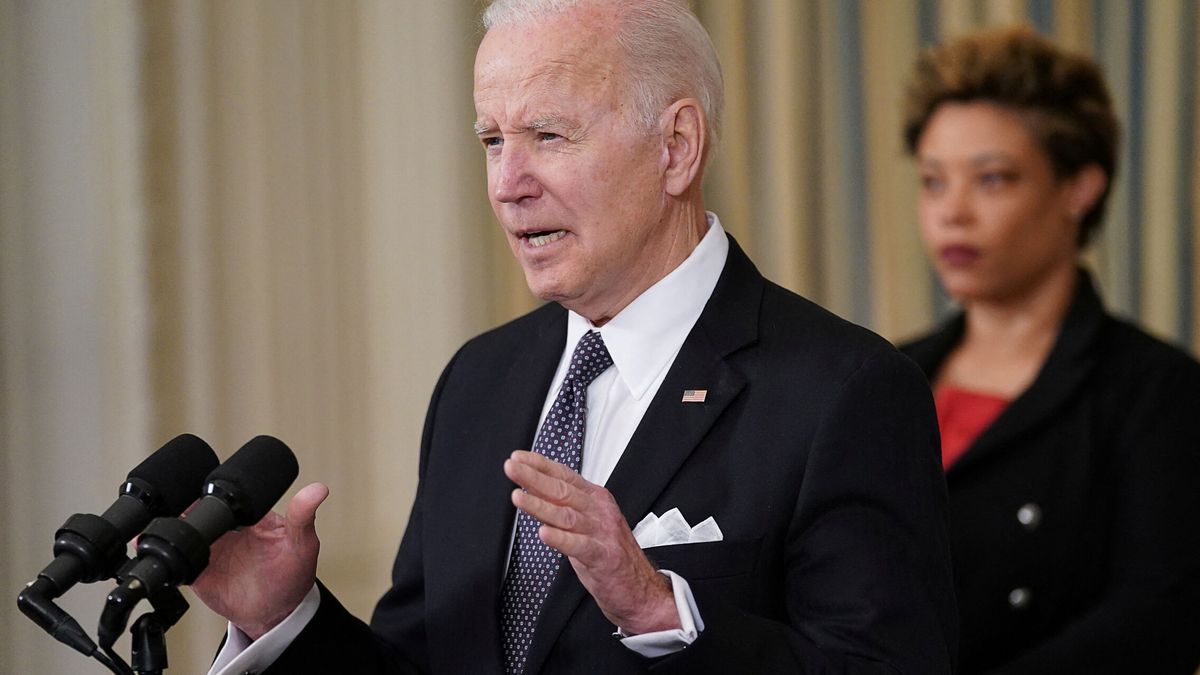 Biden dice que su referencia a la salida de Putin fue por "indignación moral"