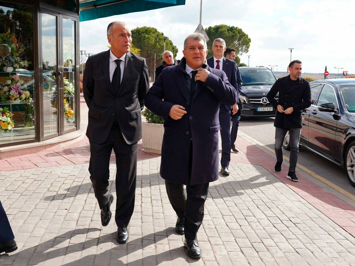 Foto: El presidente del FC Barcelona, Joan Laporta (d) y el vicepresidente del club, Rafael Yuste. (EFE/Sergio Pérez)