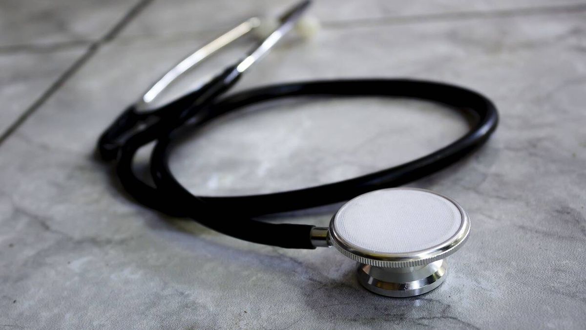 Detenido y apartado de sus funciones un médico acusado de tocamientos a una paciente en Tabernas