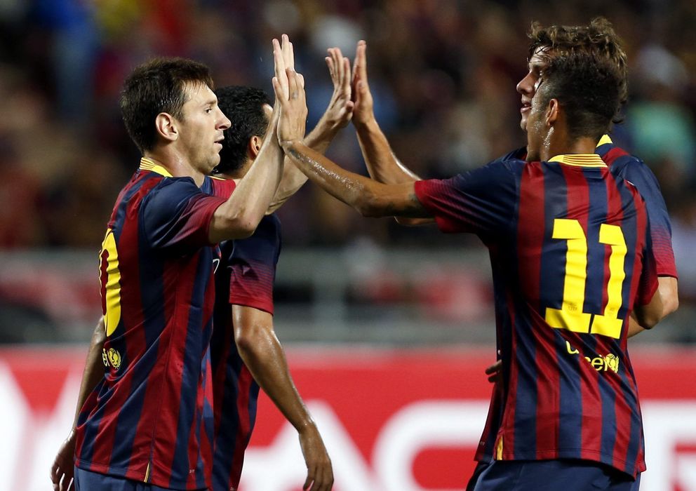 Foto: Leo Messi y Neymar celebran uno de los goles frente al combinado de Tailandia.
