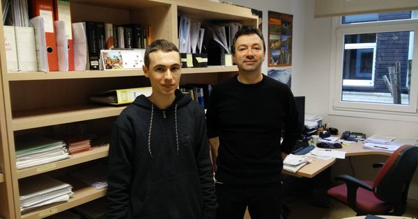 Foto: Los investigadores de la UPV Eneko Agirre (a la derecha) y Mikel Artetxe (a la izquierda), coautores del estudio