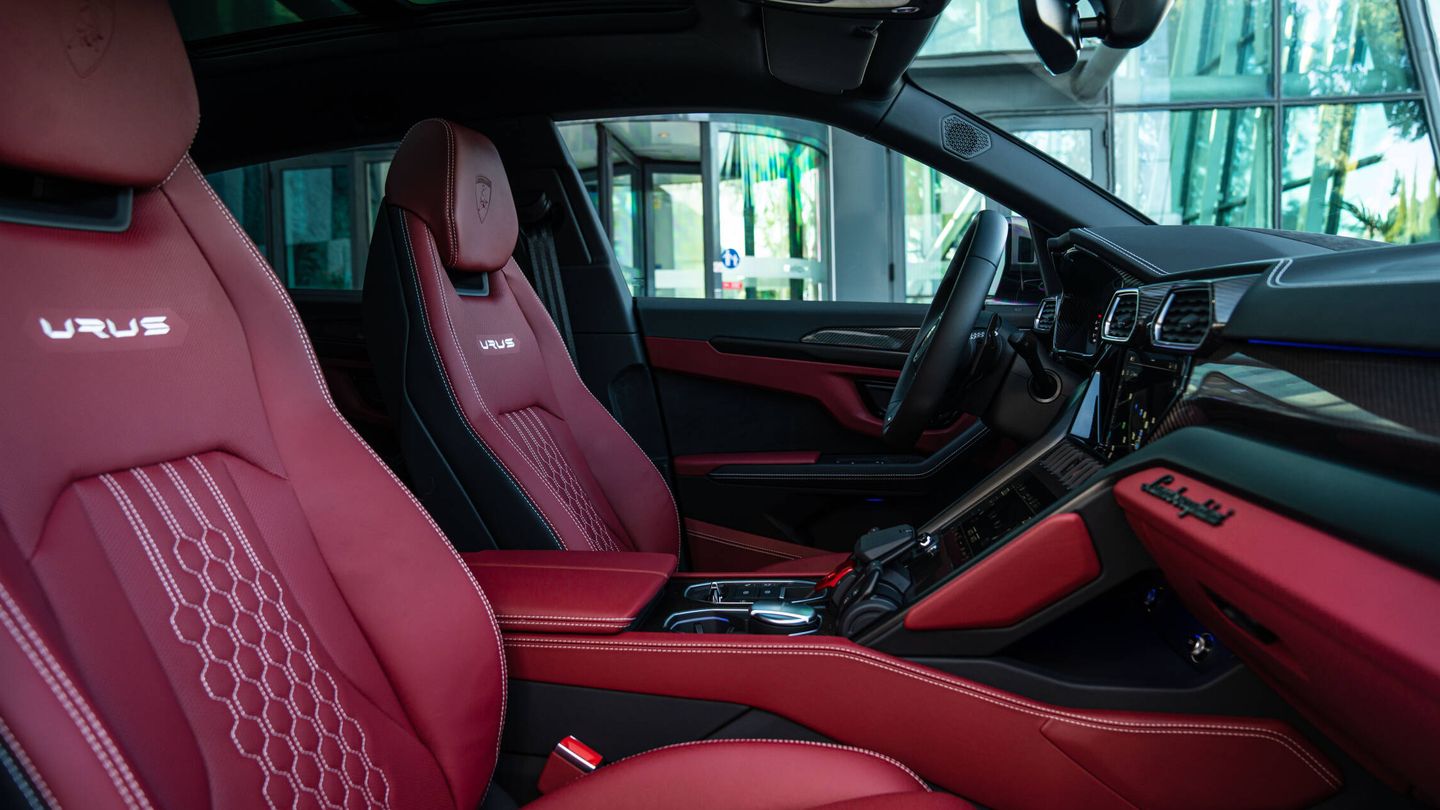 Las plazas delanteras del Lamborghini Urus S son realmente cómodas.