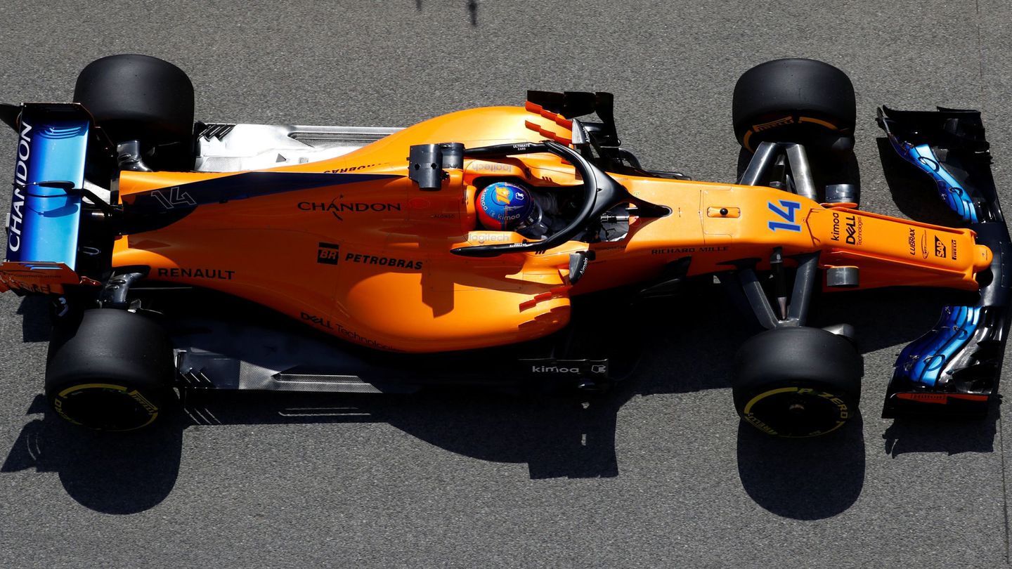 Fernando Alonso se mostró moderadamente optimista tras el rendimiento del McLaren este viernes en Montmeló. (Reuters)
