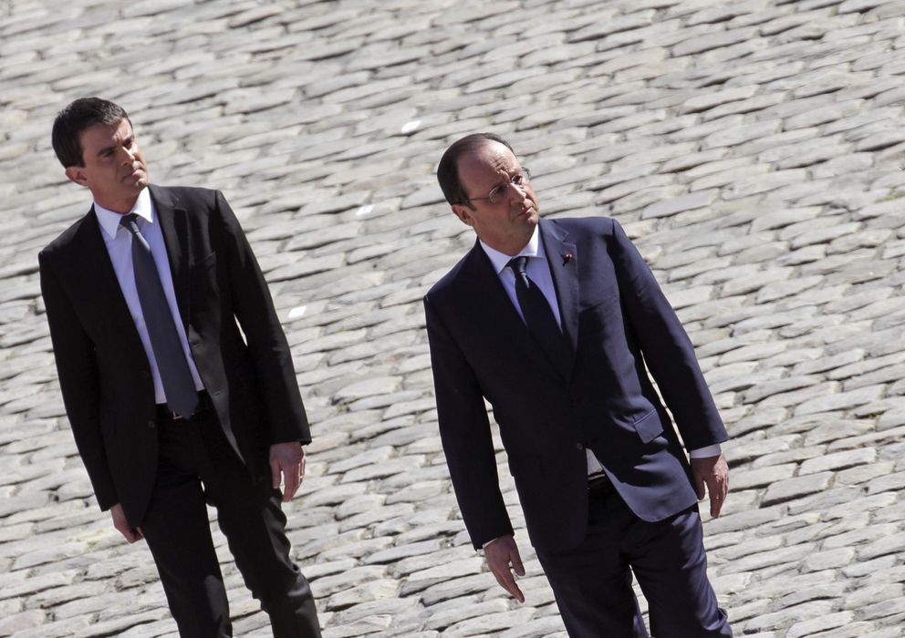 Foto: El presidente de Francia, François Hollande, y el primer ministro, Manuel Valls, durante una ceremonia en París (Reuters).