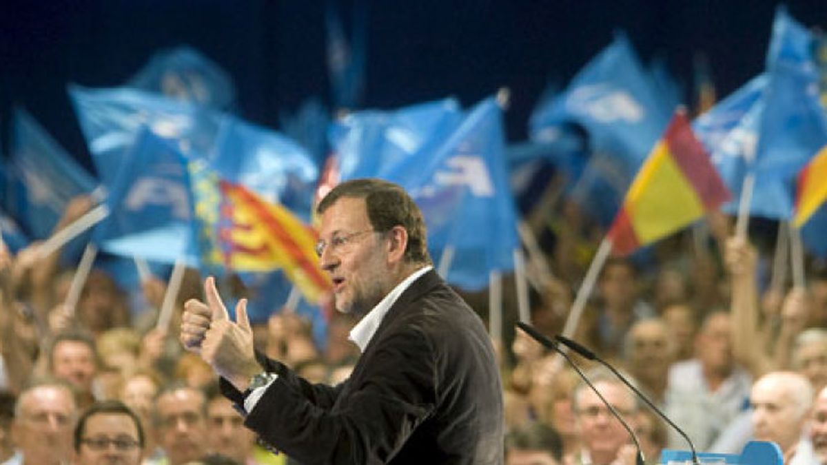 Rajoy llama a superar "viejas historias" y a reforzar la cohesión del PP