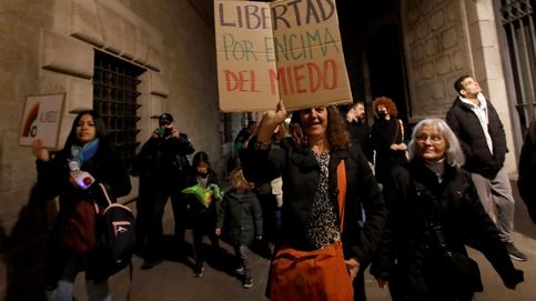 Los españoles aún creen en conspiraciones de la pandemia: esta es su ideología