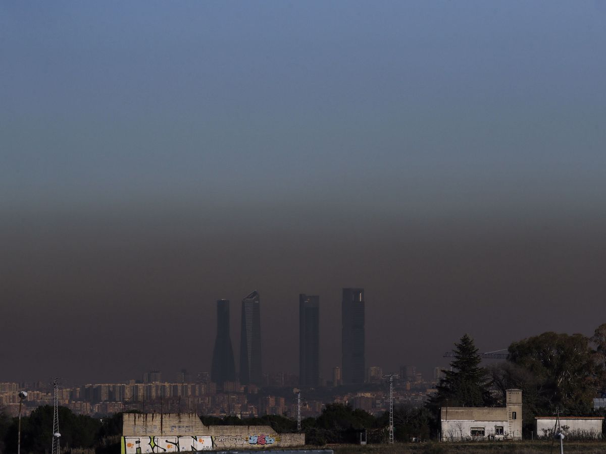 Foto: La campana de contaminación del centro de Madrid (EFE)