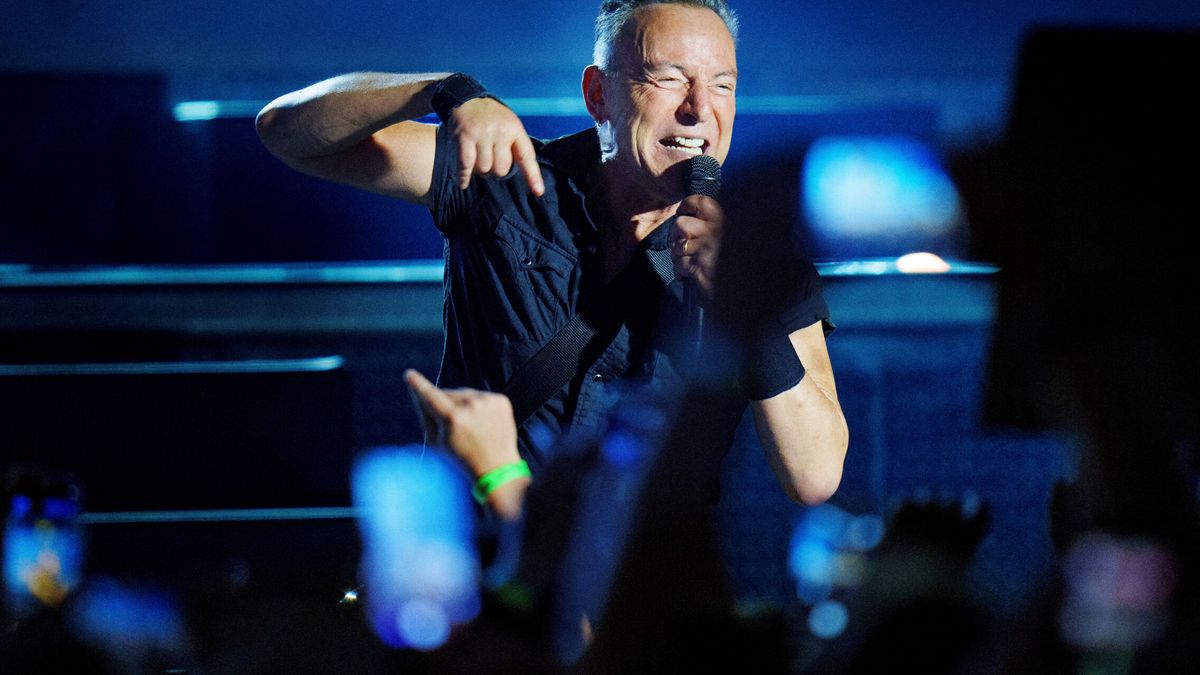 Bruce Springsteen pospone a 2024 todas sus actuaciones para recuperarse de una úlcera