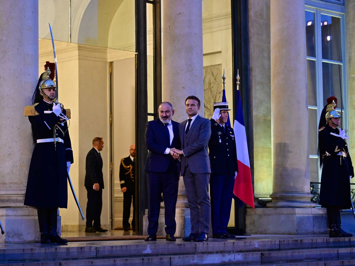 Foto: Macron y el primer ministro armenio, Nikol Pachinian, en París en noviembre de 2023. (Getty/Corbis/Christian Liewig)