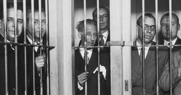 Foto: Companys y el Govern, en la cárcel tras los sucesos de 1934.