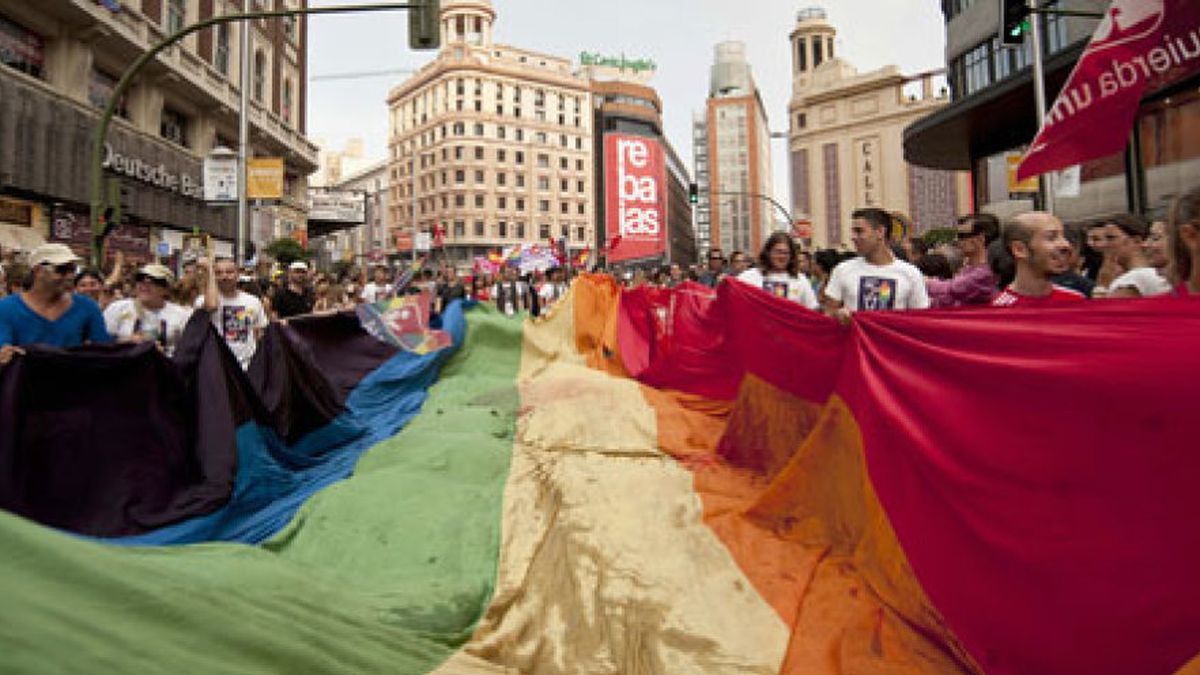 La Comunidad abre la puerta a un abono transportes para el Orgullo Gay