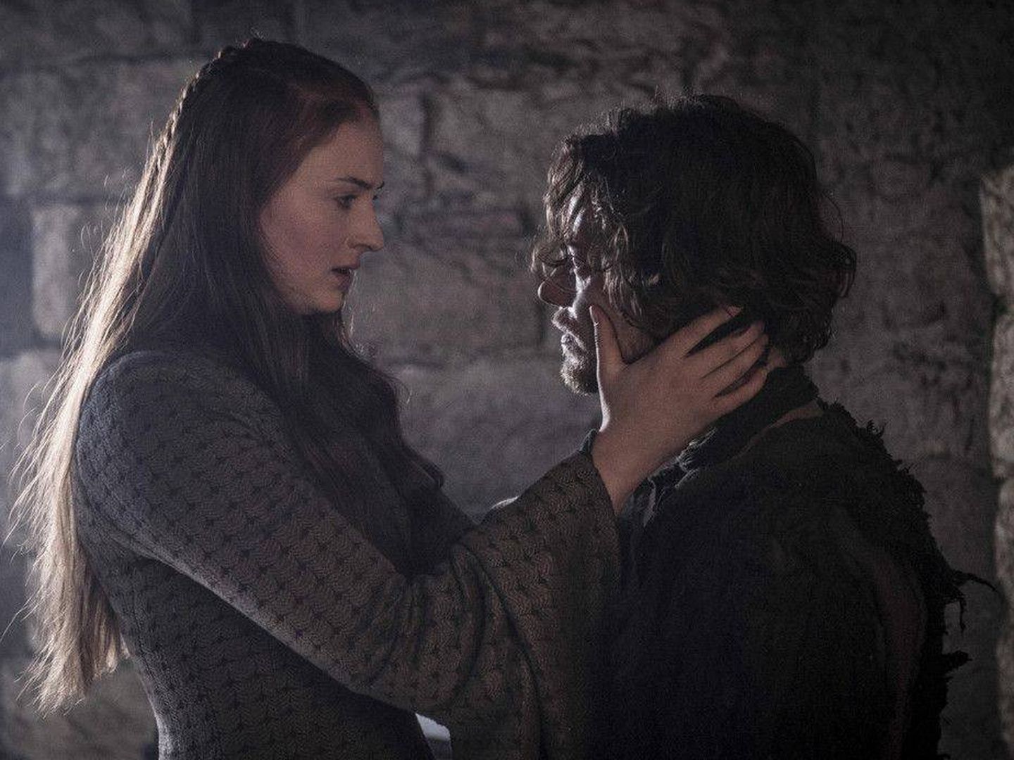 Reencuentro entre Sansa y Theon en 'Juego de Tronos'. (HBO)