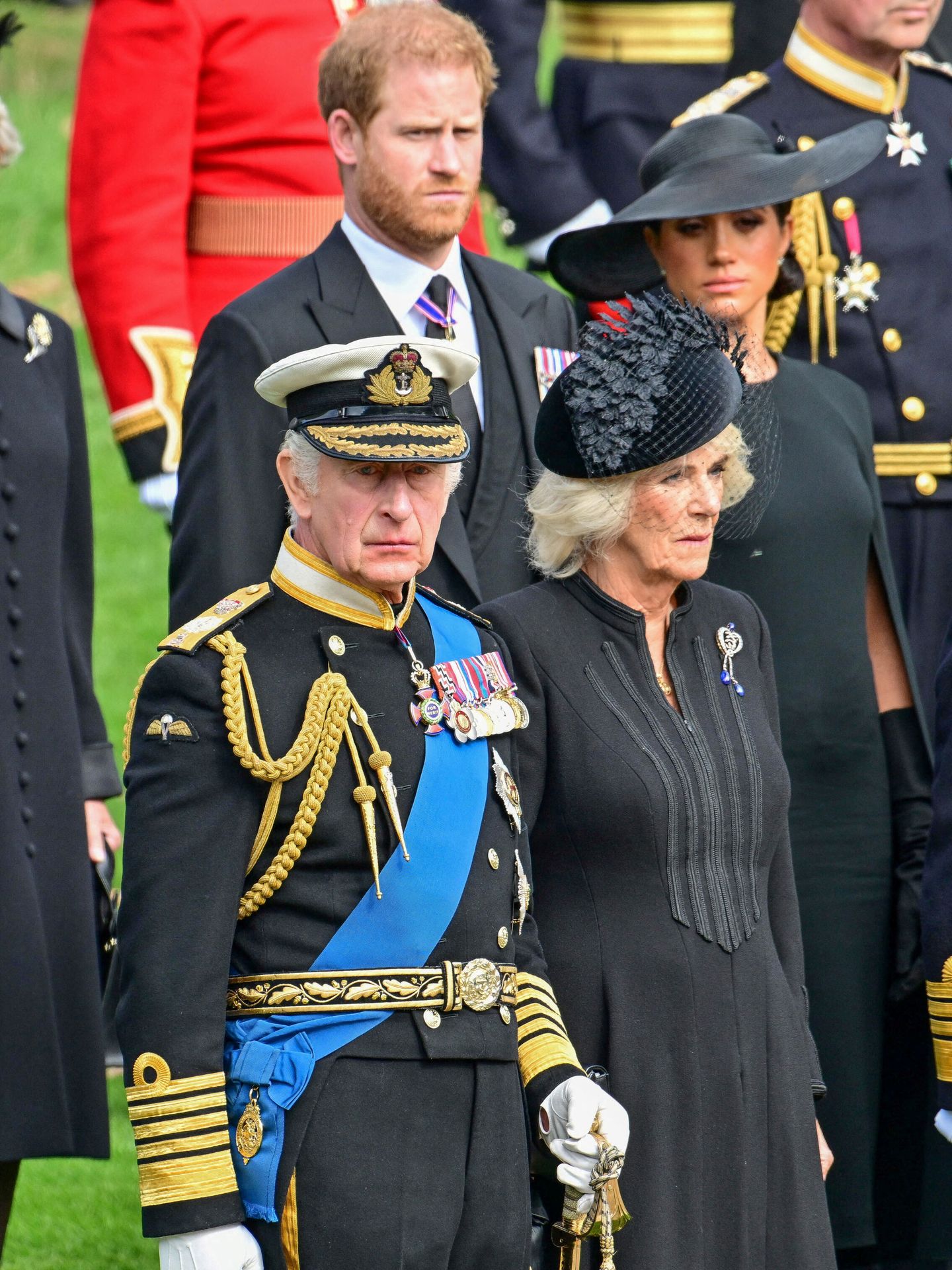 Harry y Meghan, junto a Carlos y Camila en el funeral de la reina Isabel. (Reuters/Andy Stenning)