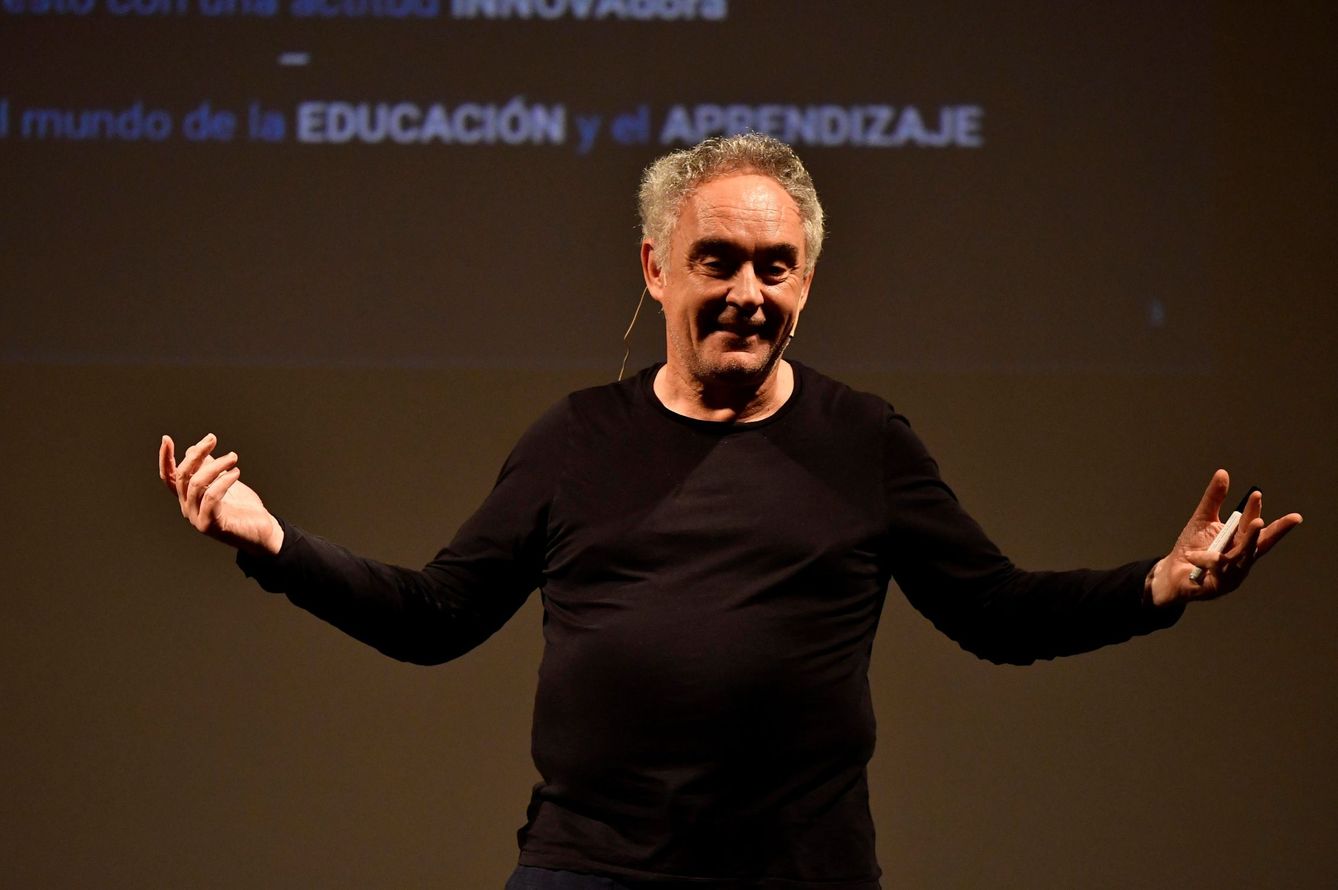 Ferran Adrià, en una de sus múltiples conferencias magistrales tras el cierre de El Bulli. (EFE)