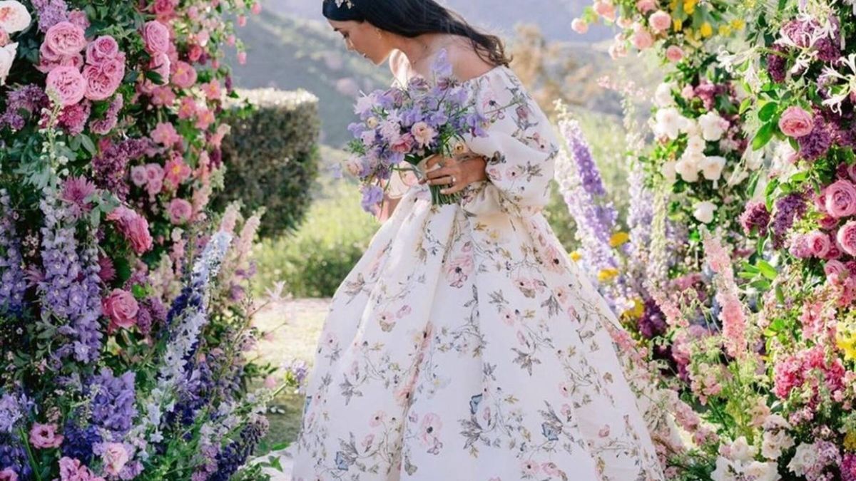 Vestidos de novia estampados con flores: la tendencia de moda que llega en 2023