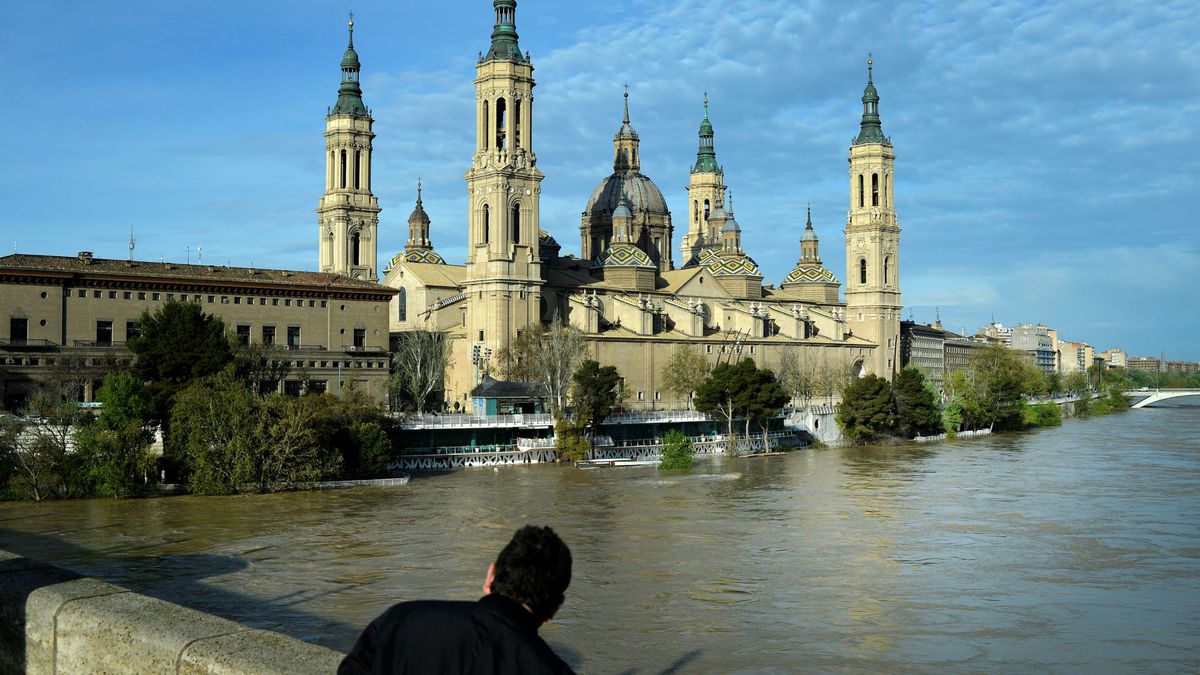 Zaragoza se prepara para la crecida del Ebro 