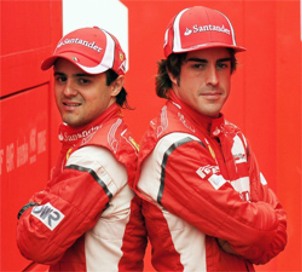 Foto: Alonso pinta la cara de 'rojo Ferrari' a un Massa que no ha vuelto desde su accidente