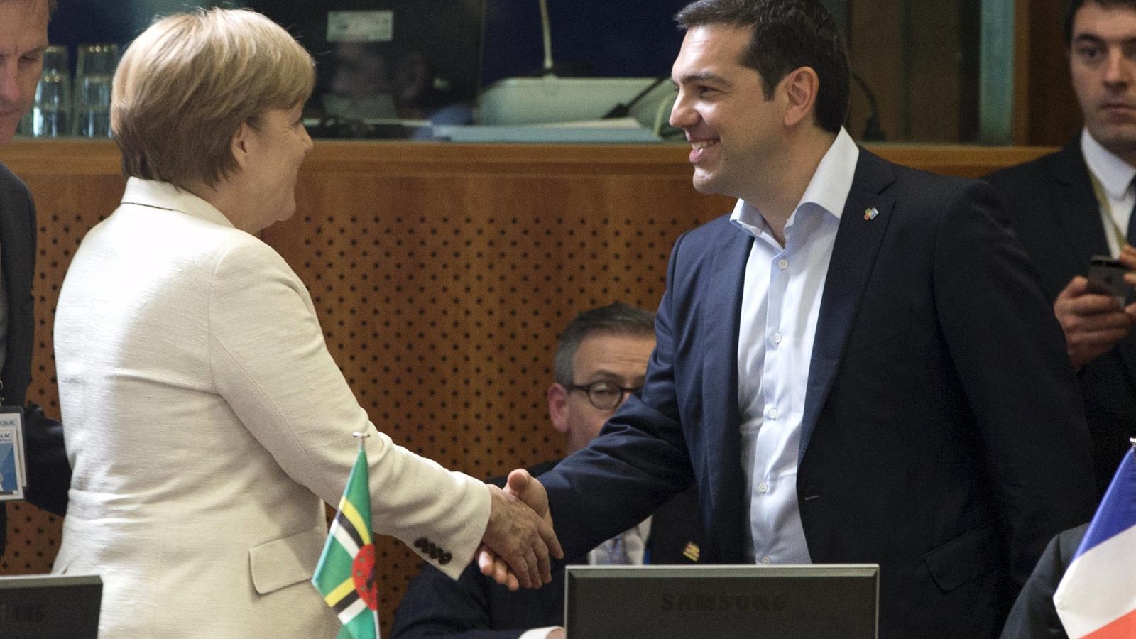 Foto: La canciller alemana, Angela Merkel, junto al primer ministro griego, Alexis Tsipras. (Reuters)