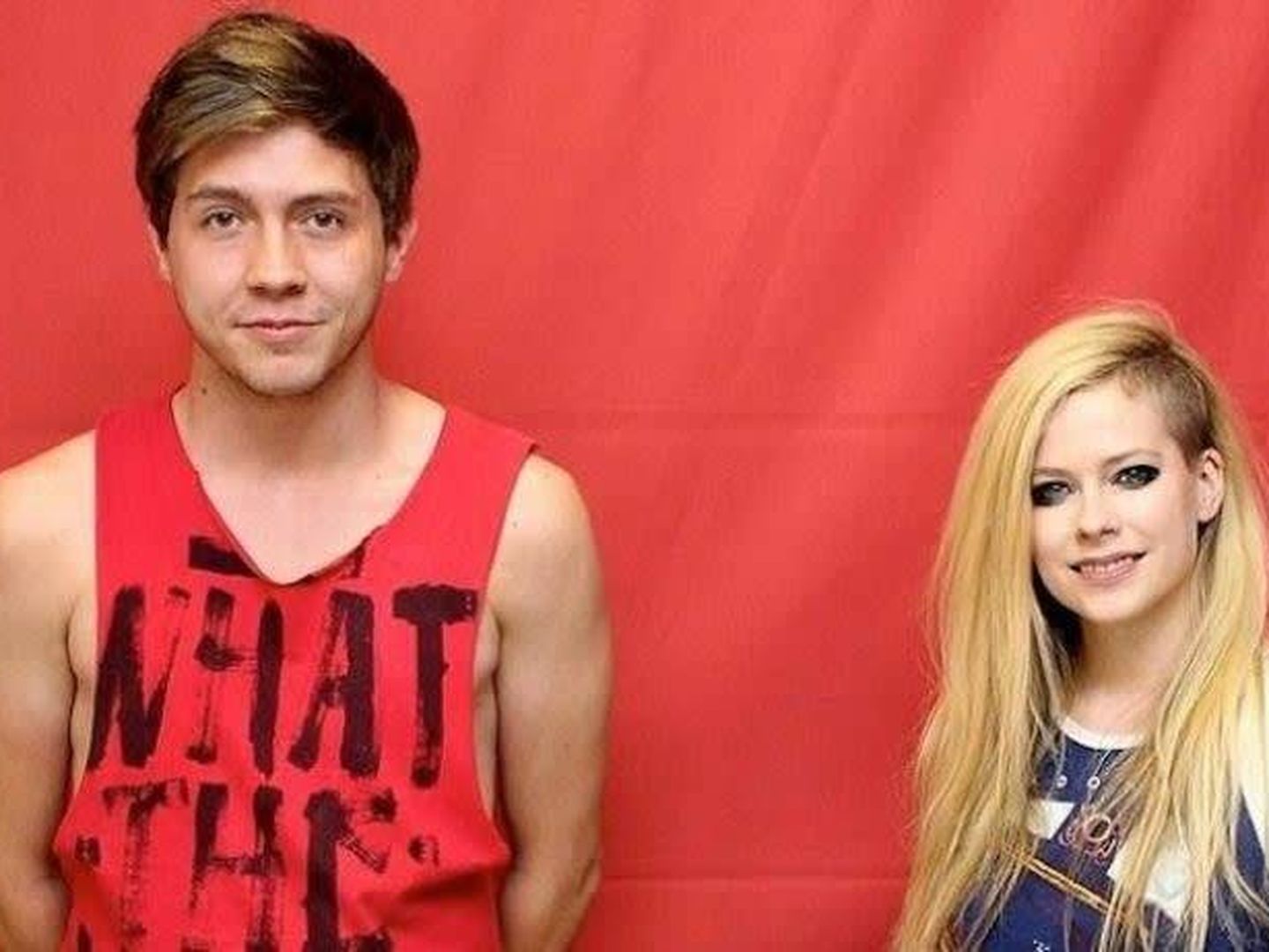 Avril Lavigne, muy cómoda con un fan.
