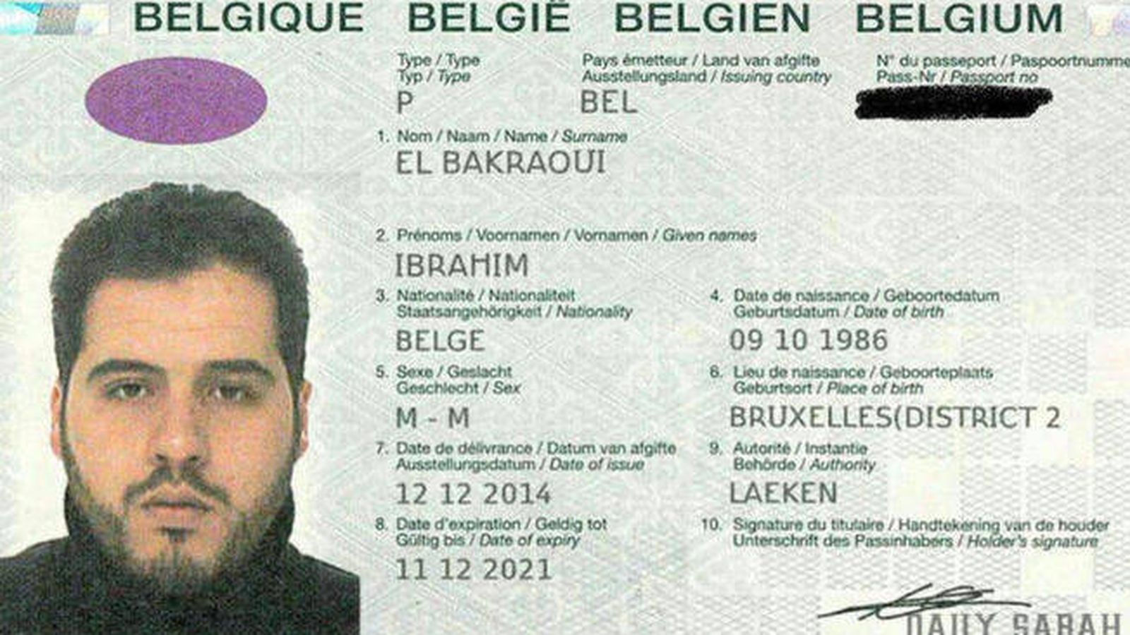 Foto: El pasaporte de Ibrahim El Bakraoui, en una imagen obtenida por el diario turco 'Daily Sabah'