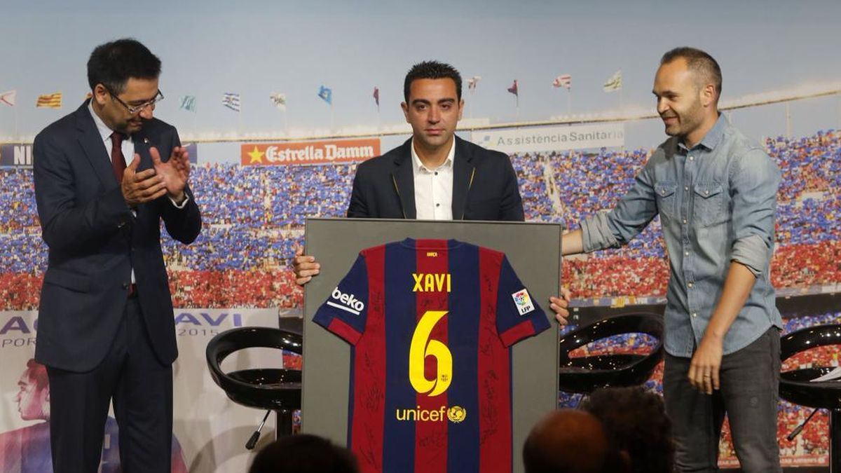 El Barcelona despide a Xavi Hernández por la puerta grande en un emotivo acto