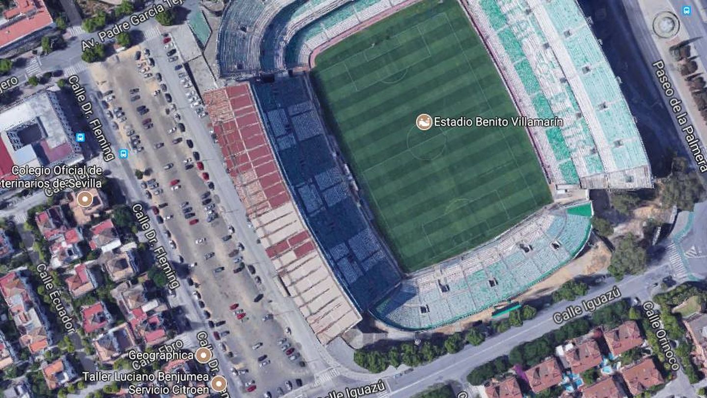 El estadio verdiblanco y la explanada (izquierda).