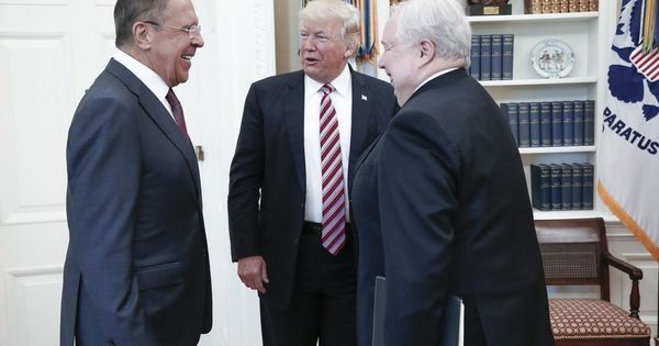 Foto: Donald Trump (c), el ministro ruso de Exteriores, Serguéi Lavrov (i), y el embajador ruso en Estados Unidos, Sergei Kislyak (d). (EFE)