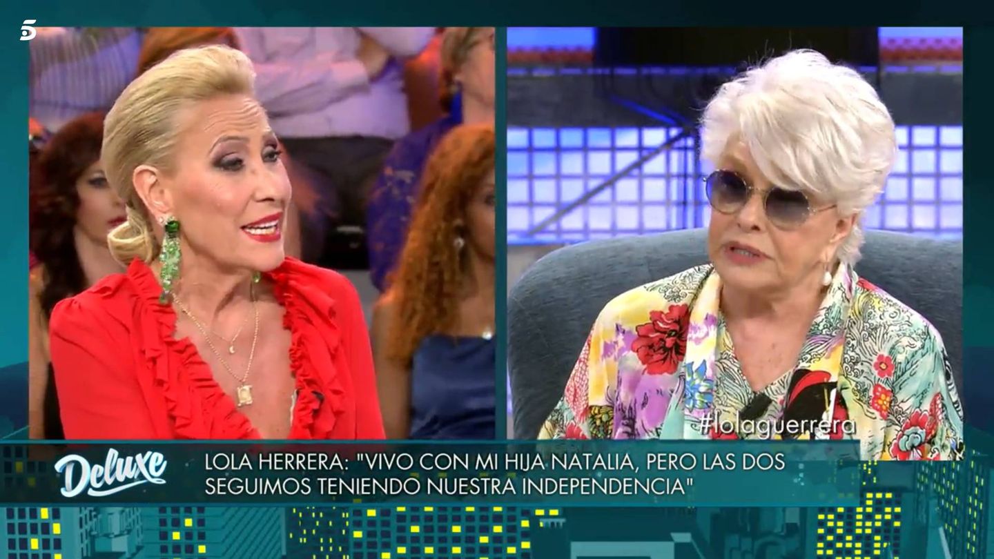 Rosa Benito y Lola Herrera, en 'Sábado Deluxe'. (Telecinco)