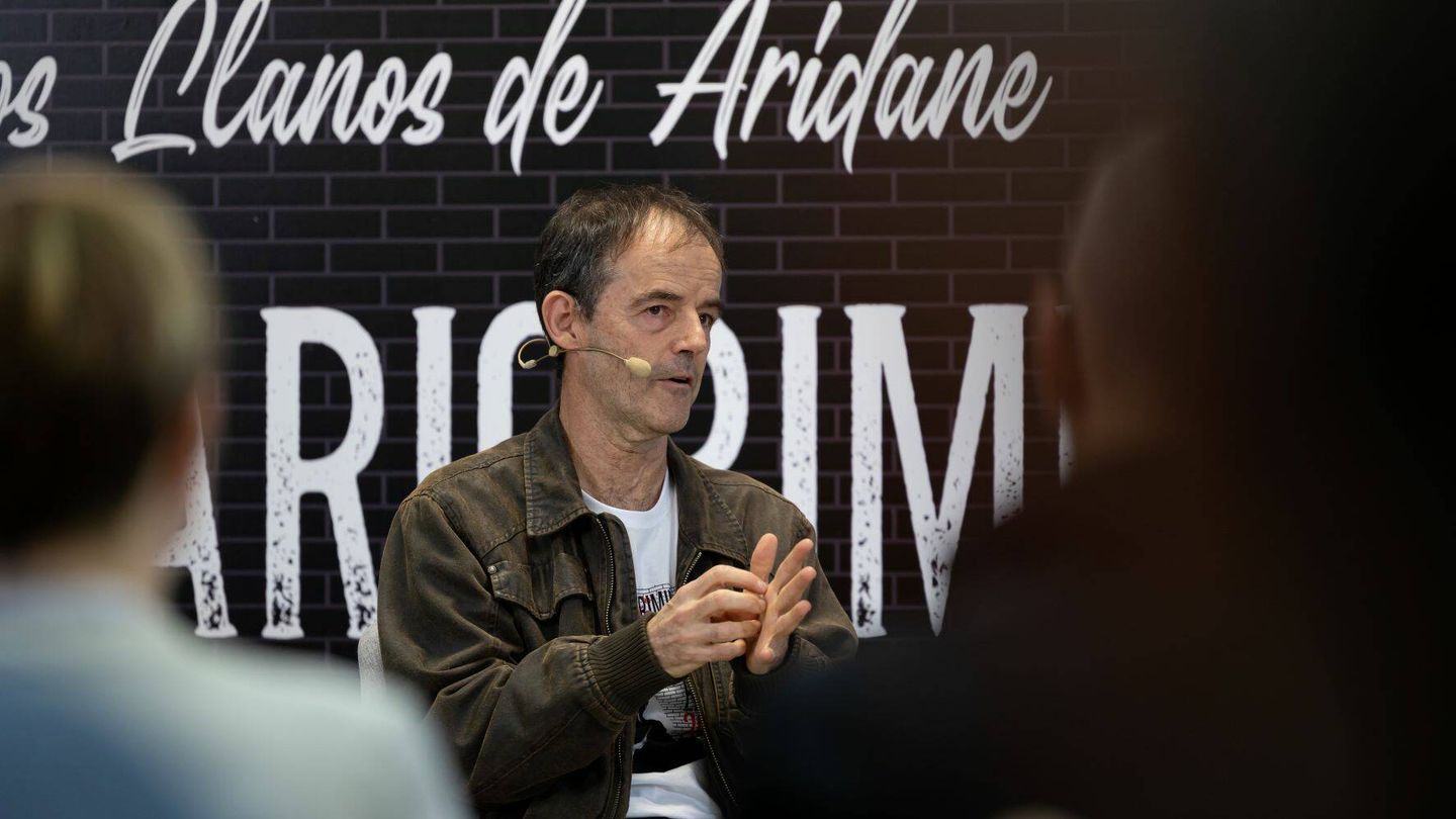 Jon Arretxe, durante una charla en el Aridane Criminal. (Andrew Gallego)