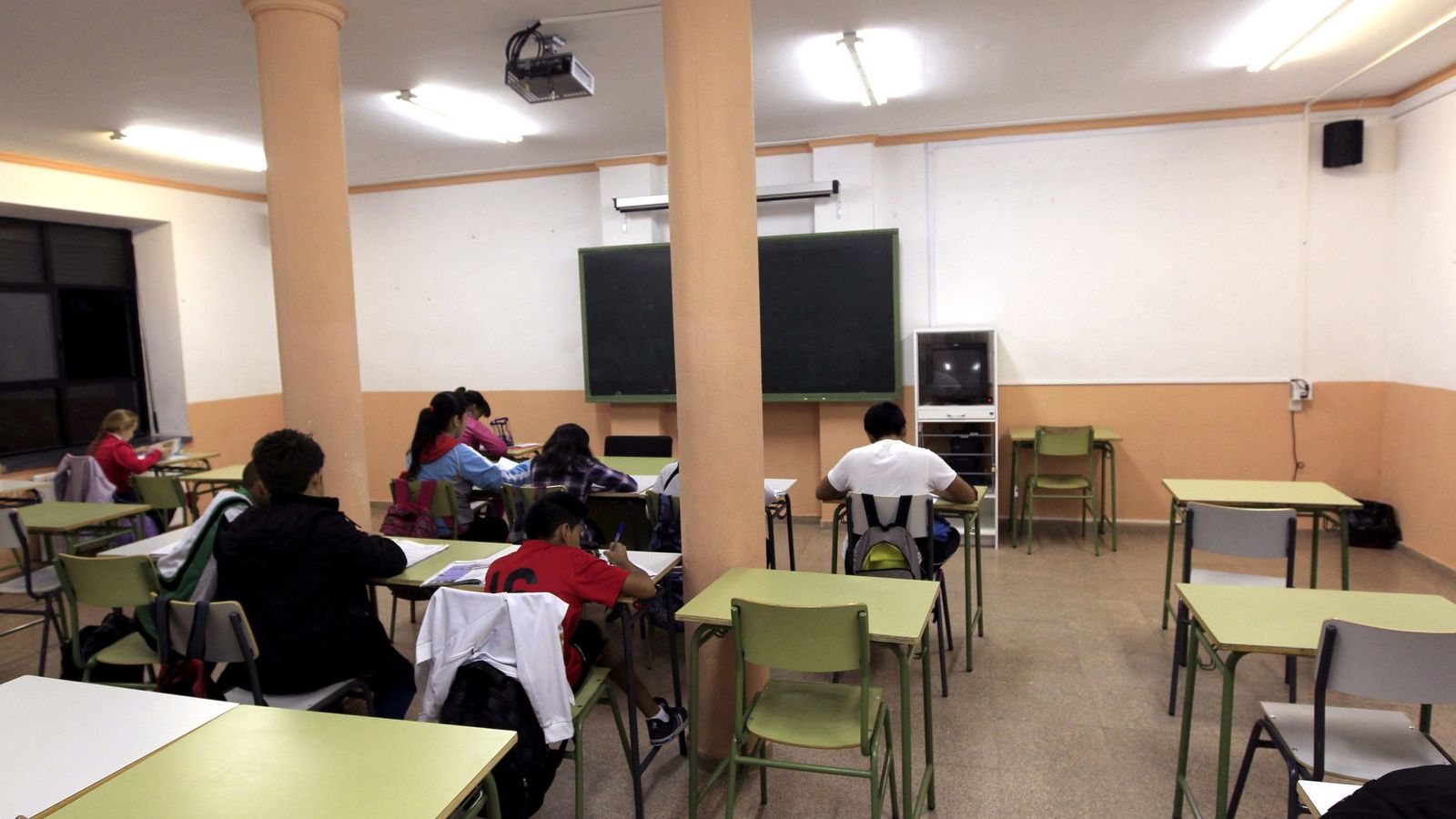 Foto: Vista de una de las aulas de un Instituto de Educación Secundaria de Madrid. (EFE)