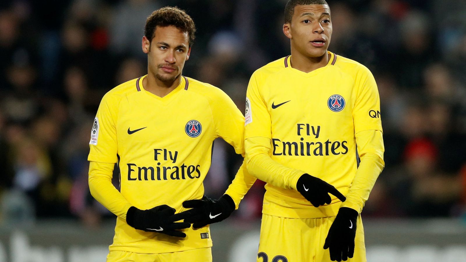 Foto: Neymar y Mbappé, los dos grandes fichajes del PSG en verano de 2017. (Reuters)