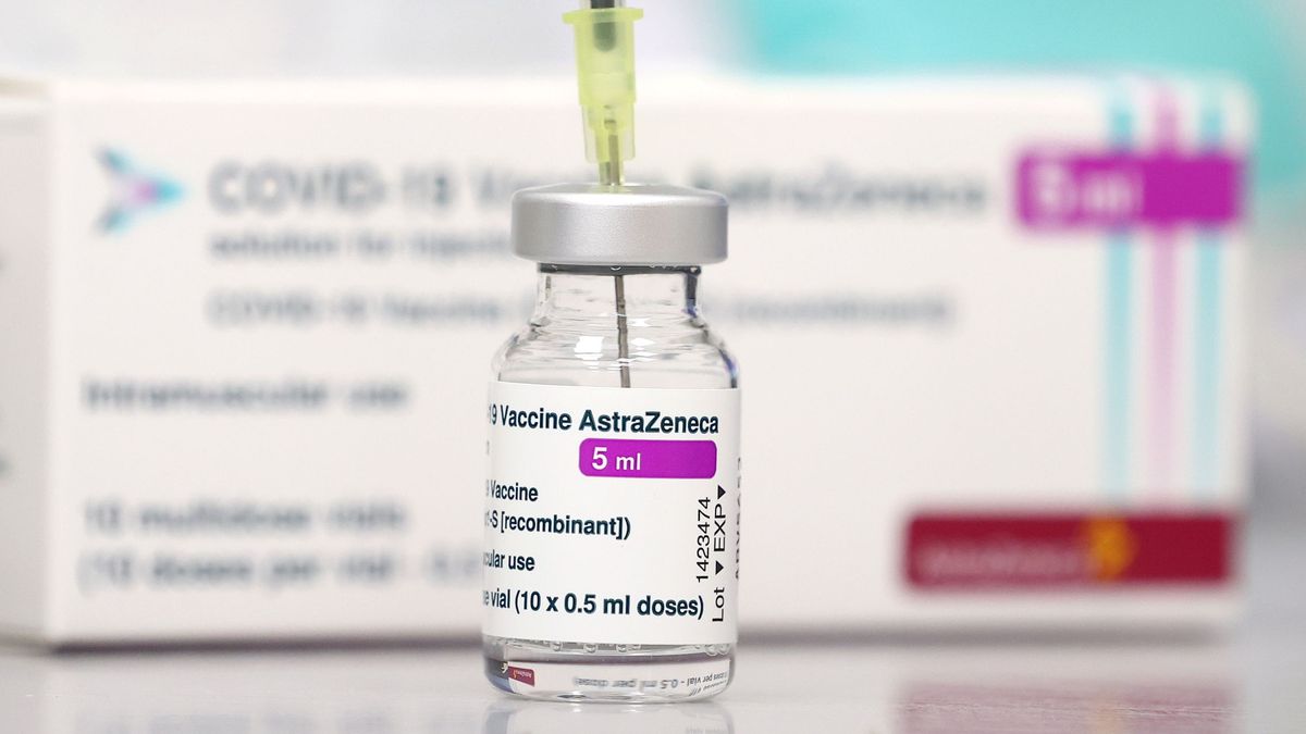Expertos en vacunas de EEUU y Canadá confirman que la de AstraZeneca es segura
