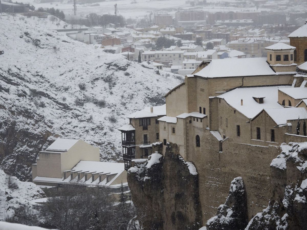 Foto: Barrio del Castillo de Cuenca nevado en el invierno de 2021. (EFE)