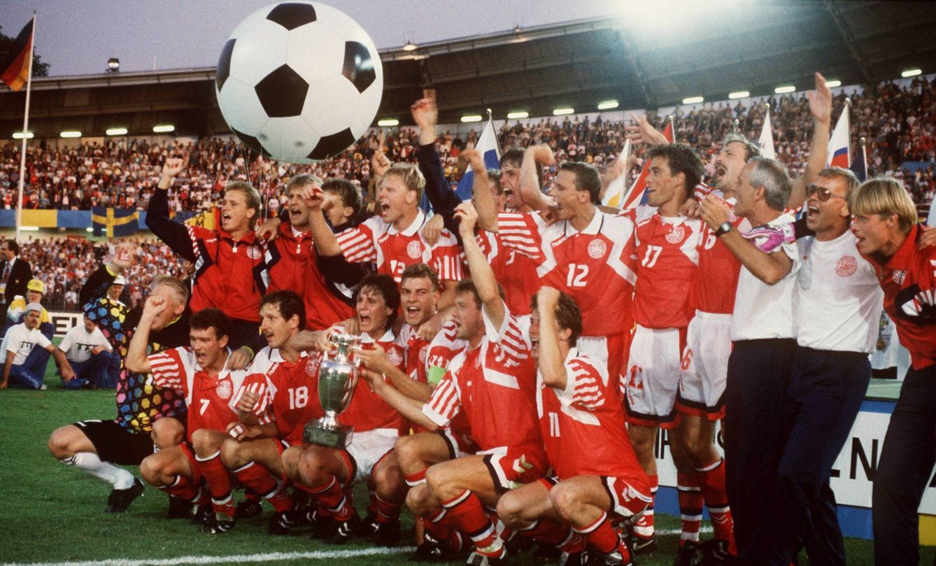 Los jugadores de Dinamarca, de estar de vacaciones a ganar la Euro de 1992 (Imago)